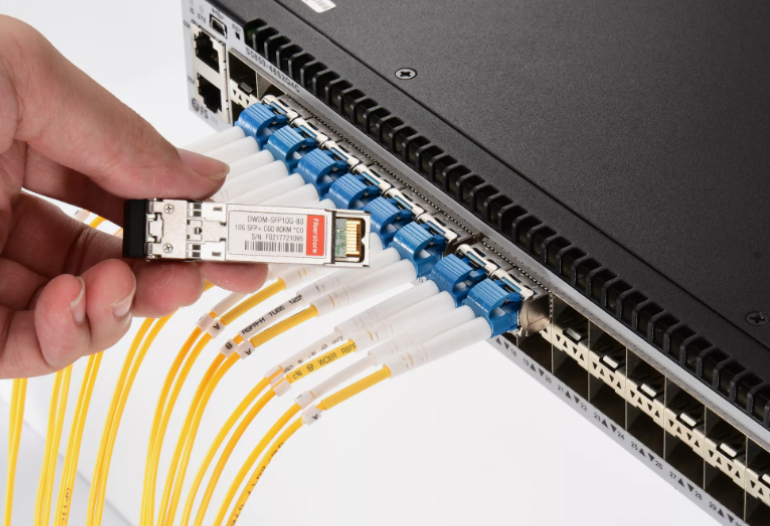 Soluzioni per apparecchiature per cavi di segnale ad alta velocità QSFP Soluzioni per apparecchiature per cavi di segnale ad alta velocità QSFP